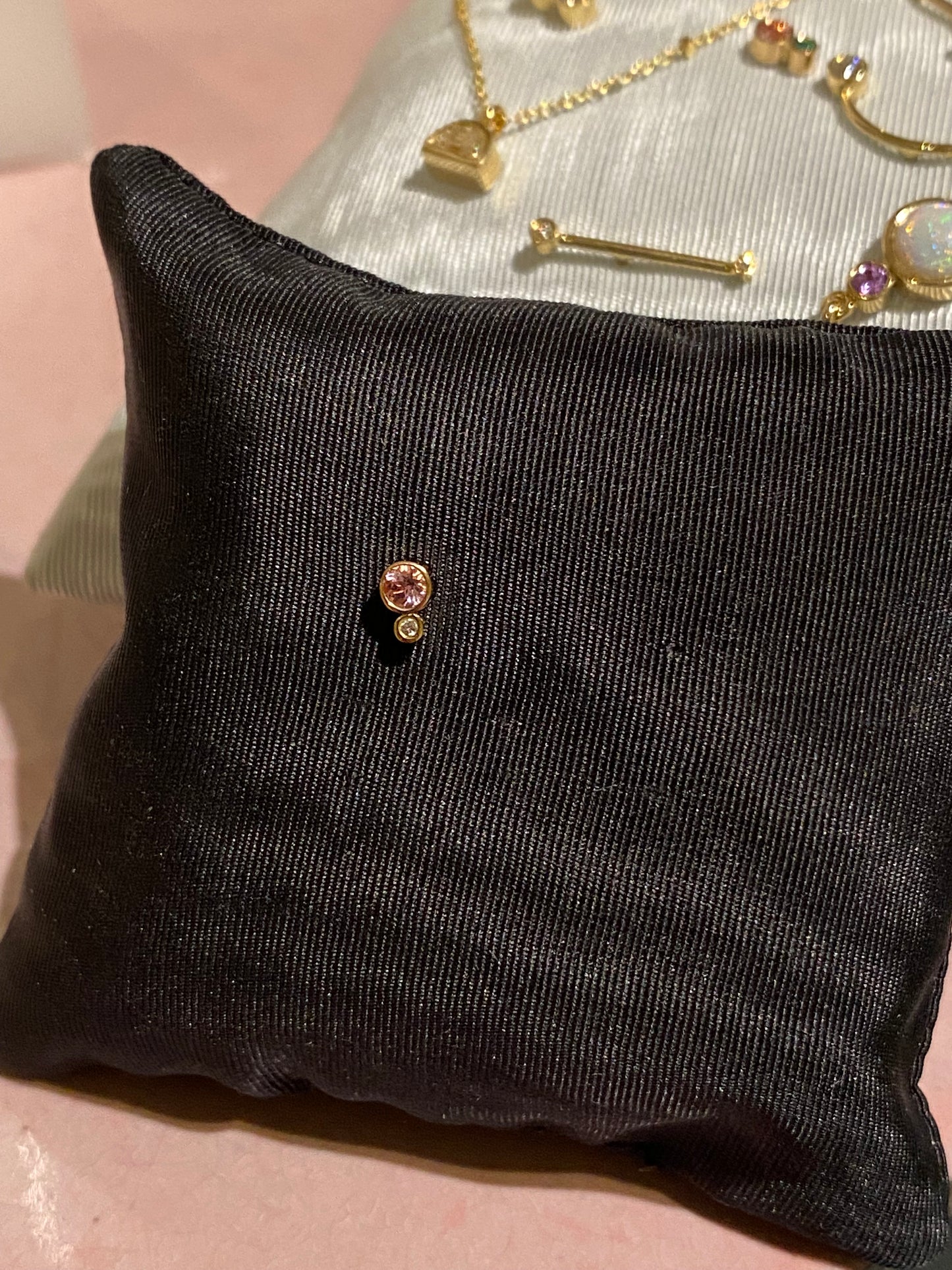 PASTEL STUD