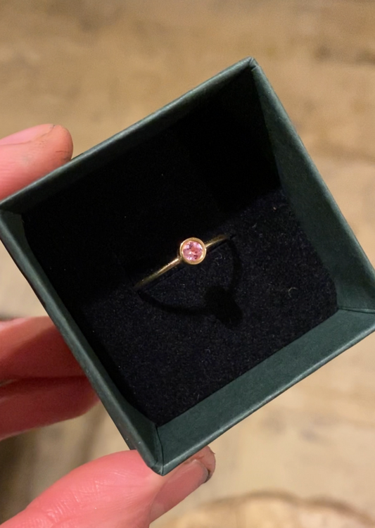 SIMPLE PINK SAPPHIRE RING